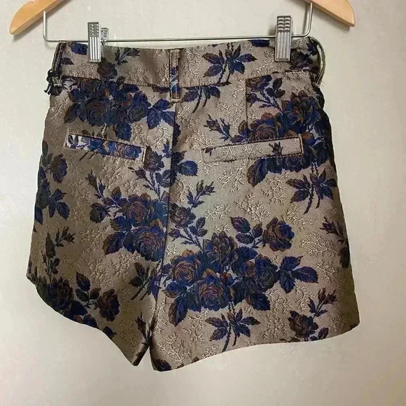 BLANKNYC Floral Pleated Brocade Shorts Size 24 - Picture 10 of 11